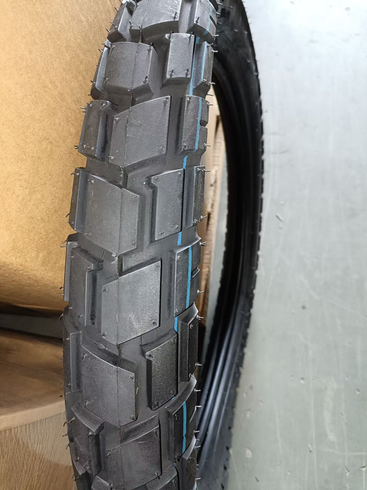 stealth bomber motorcycle front wheel with turtle back pattern tire